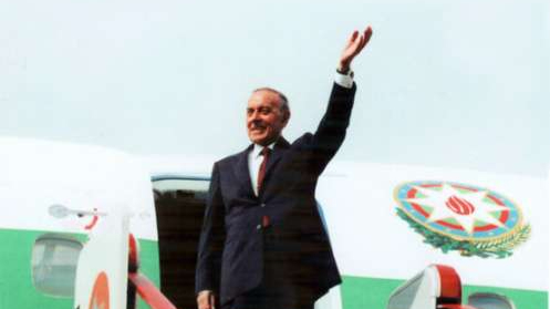Milli Kurtuluşun Gölgesinde: Haydar Aliyev’in Elçibey’i Ölüm Pençesinden Çekişi